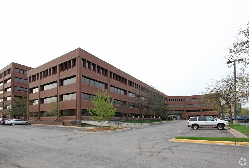 More Photos Of 2001 Killebrew Dr, Bloomington Office For Lease