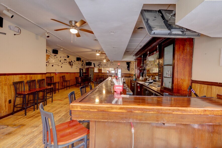 More Photos Of 14 E Main St, Waterloo Township Bar For Sale