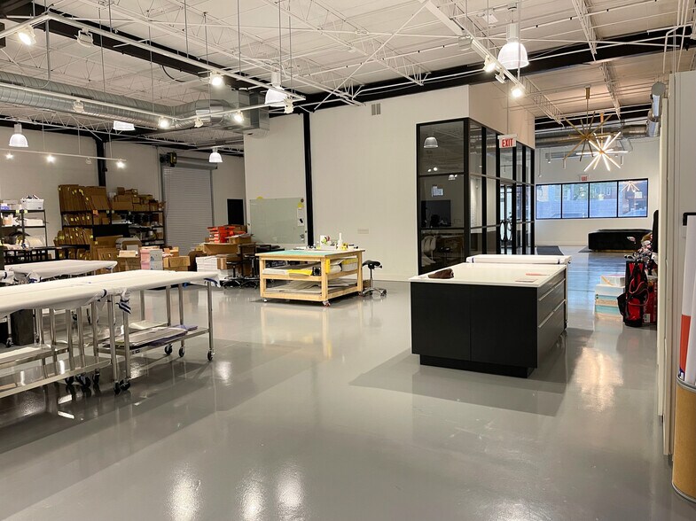 More Photos Of 3921-3925 N Elston Ave, Chicago Light Distribution For Sale