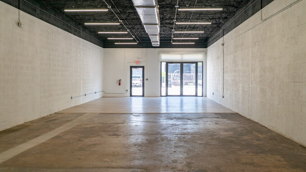 More Photos Of 320 NE 61st St, Miami Storefront Retail Office For Lease