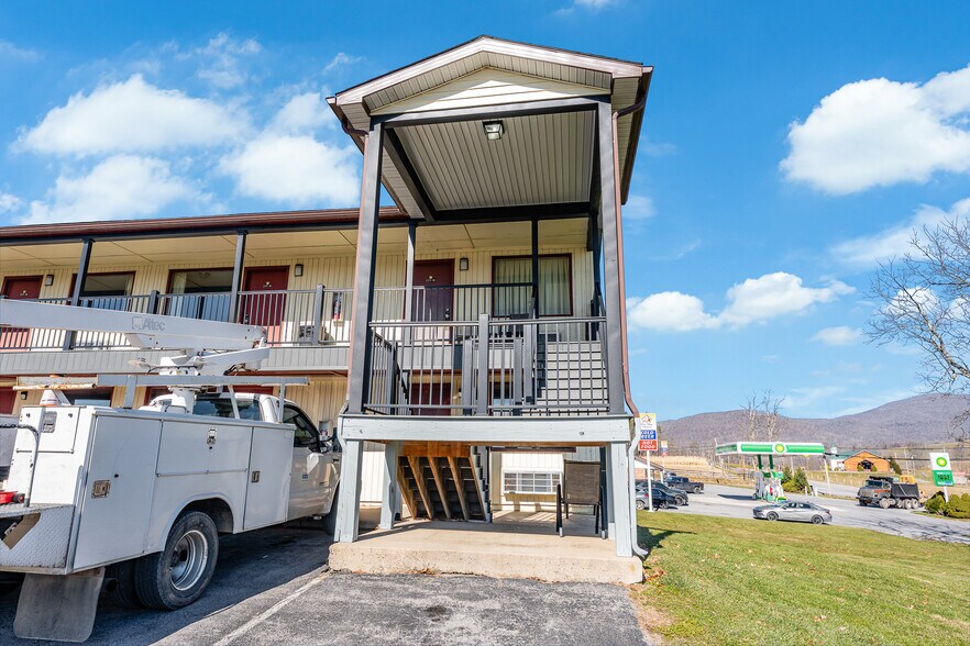 More Photos Of 21507 Seneca Trl, Marlinton Hotel For Sale