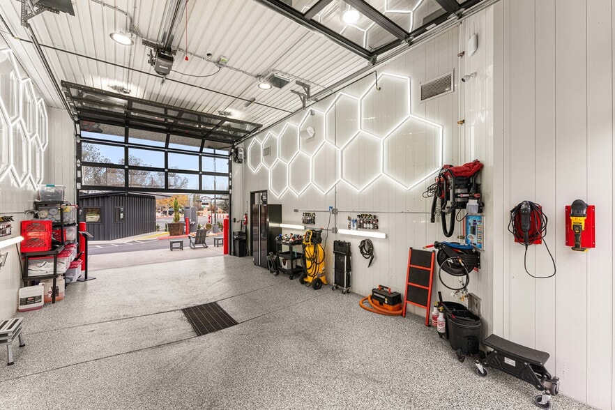 More Photos Of 10592 W State St, Boise Carwash For Sale