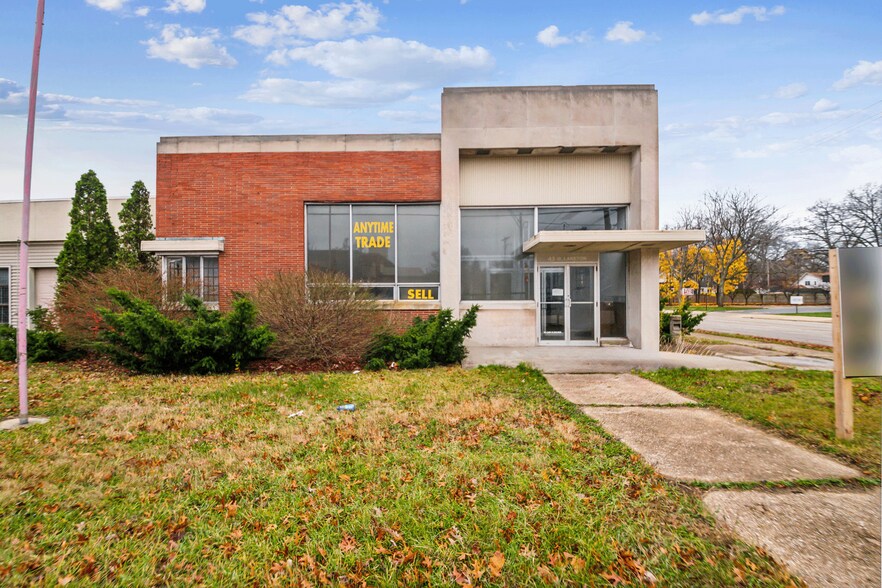 More Photos Of 43 W Laketon Ave, Muskegon General Retail For Sale