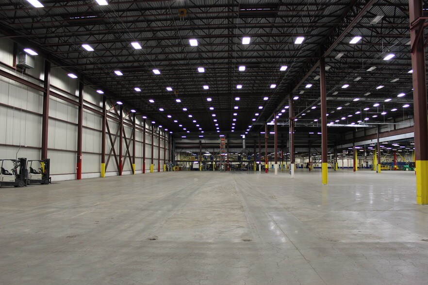 More Photos Of 208 Copper Top Ln NE, Cleveland Warehouse For Lease