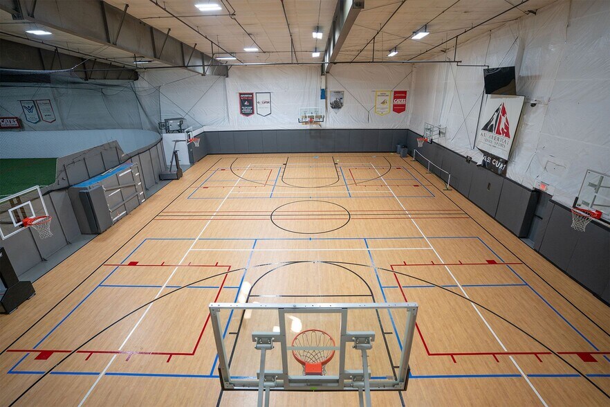 More Photos Of 8875 Rosehill Rd, Lenexa Health Club For Sale