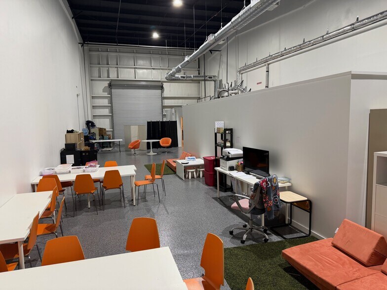 More Photos Of 400 Sterling Plaza Dr, Ponte Vedra Warehouse For Lease
