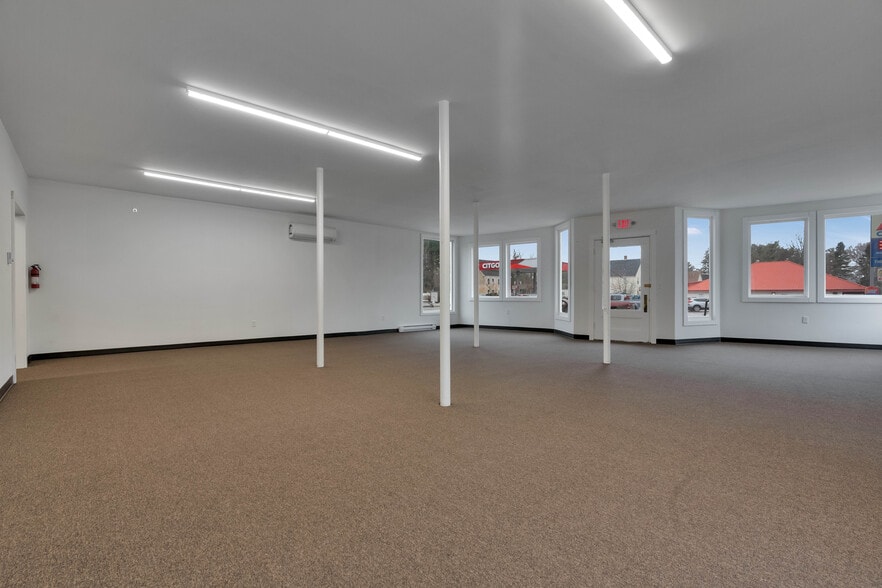 More Photos Of 924 Main St, Waterboro General Retail For Lease
