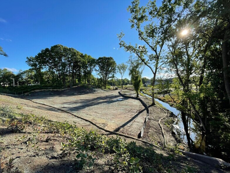 More Photos Of 25 Kane St, Hartford Land For Lease