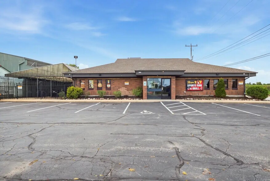 More Photos Of 8775 N 107th St, Milwaukee Restaurant For Sale