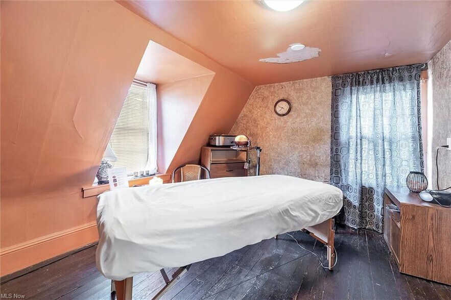 More Photos Of 7285 Center St, Mentor Office Residential For Sale