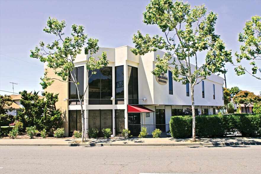 Primary Photo Of 933 MacArthur Blvd, San Leandro Office For Lease