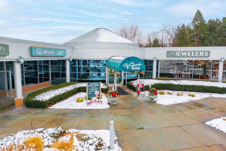 Primary Photo Of 8185 Holly Rd, Grand Blanc General Retail For Lease