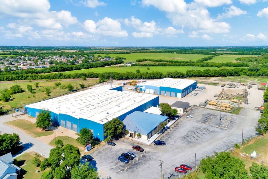 More Photos Of 500 Randall St, Rhome Manufacturing For Lease