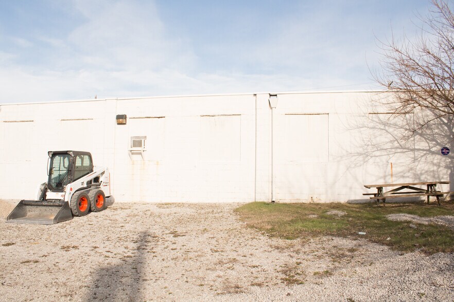 More Photos Of 645 Bellefontaine Ave, Marion Light Distribution For Sale