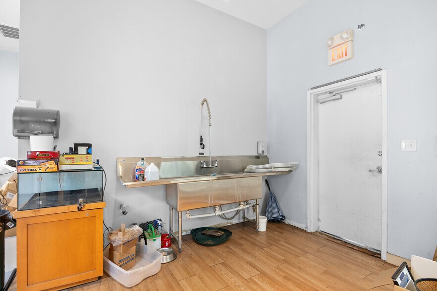 More Photos Of 11871 Plaza Dr, Murrells Inlet Office For Lease