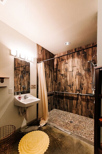 More Photos Of 2851 W Edmond Rd, Edmond Storefront Retail Office For Sale