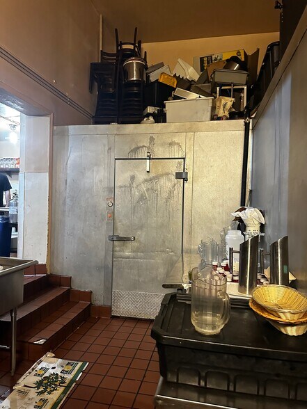 More Photos Of 332 14th St, Oakland Storefront For Sale