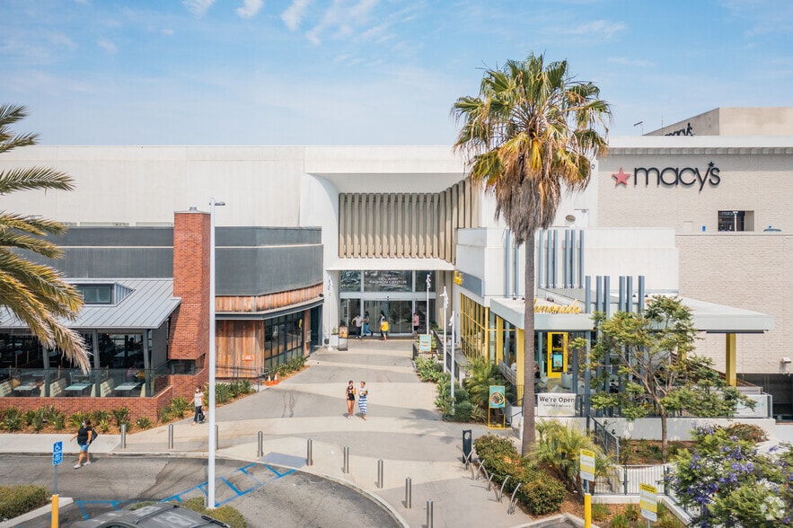 More Photos Of 21712 Hawthorne Blvd, Torrance General Retail For Lease