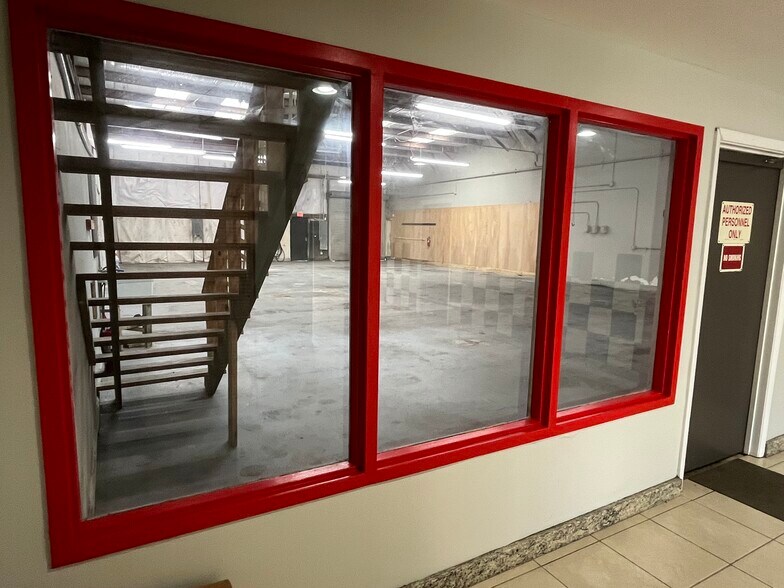 More Photos Of 10780 47th St N, Clearwater Warehouse For Lease