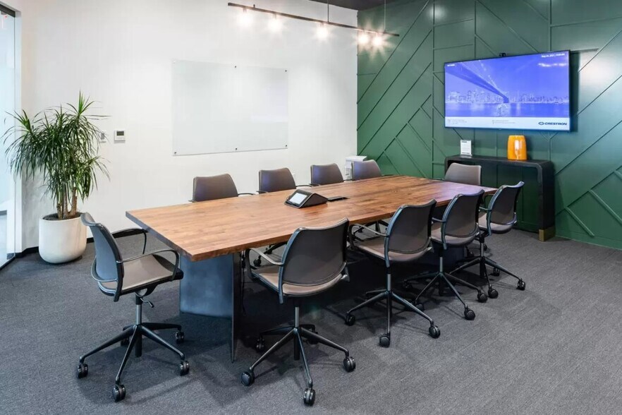 More Photos Of 910 S Pearl Expy, Dallas Coworking Space