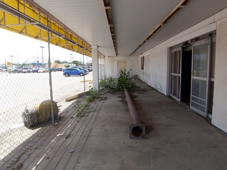 More Photos Of 13644 State Highway 249, Houston Storefront For Sale