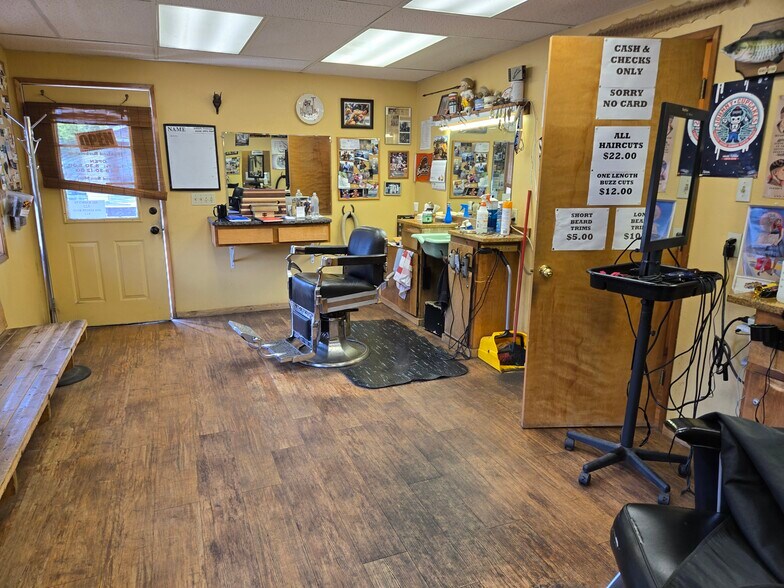 More Photos Of 1041 Highland Ave, Redmond Office For Sale