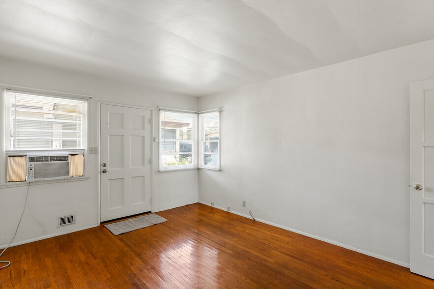 More Photos Of 2553 Nina St, Pasadena Apartments For Sale