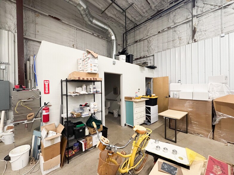 More Photos Of 4173 N 20th St, Ozark Warehouse For Lease