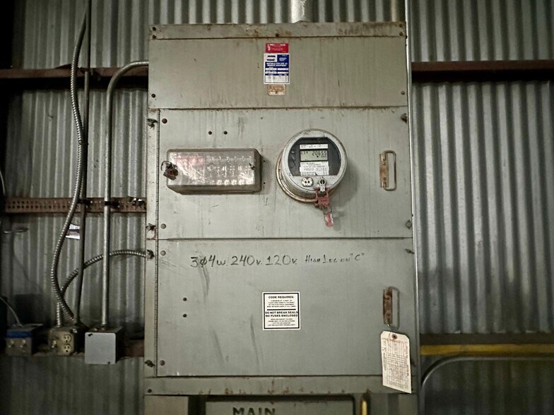 More Photos Of 2435-2453 E 25TH St, Vernon Manufacturing For Lease