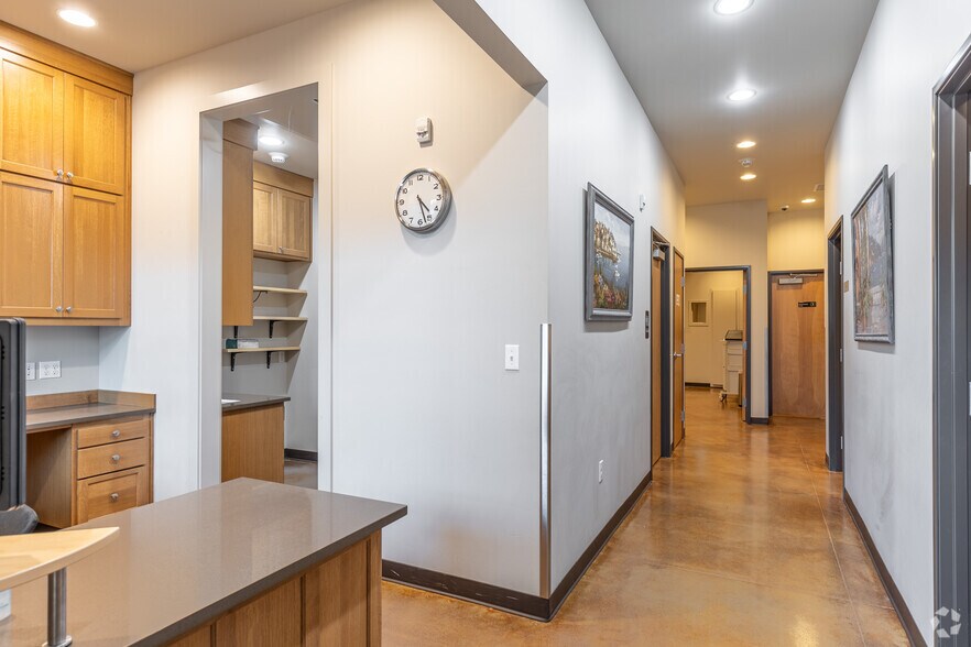 More Photos Of 512-514 7th St, Oregon City Medical For Sale