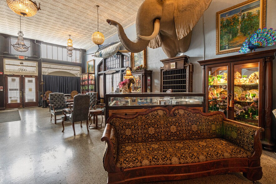 More Photos Of 115 E Commerce St, Mineola Hotel For Sale