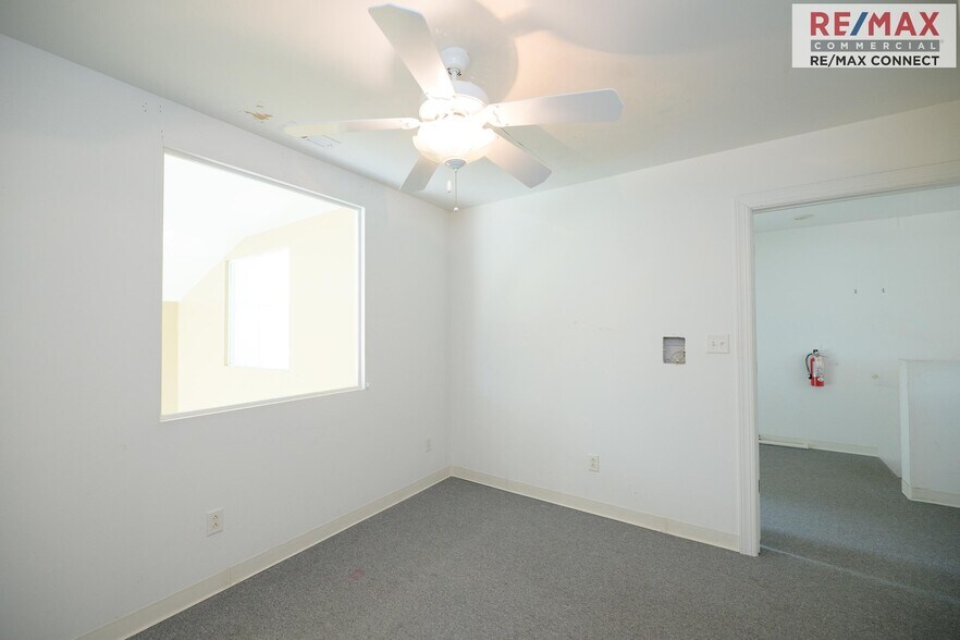 More Photos Of 5333 George Washington Mem Hwy, Yorktown Freestanding For Lease