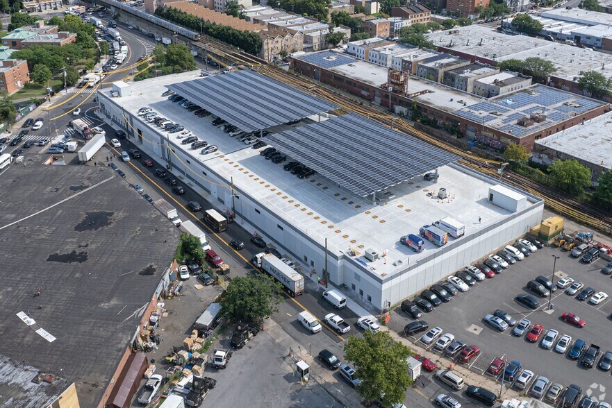 More Photos Of 807 Bank St, Brooklyn Warehouse For Lease