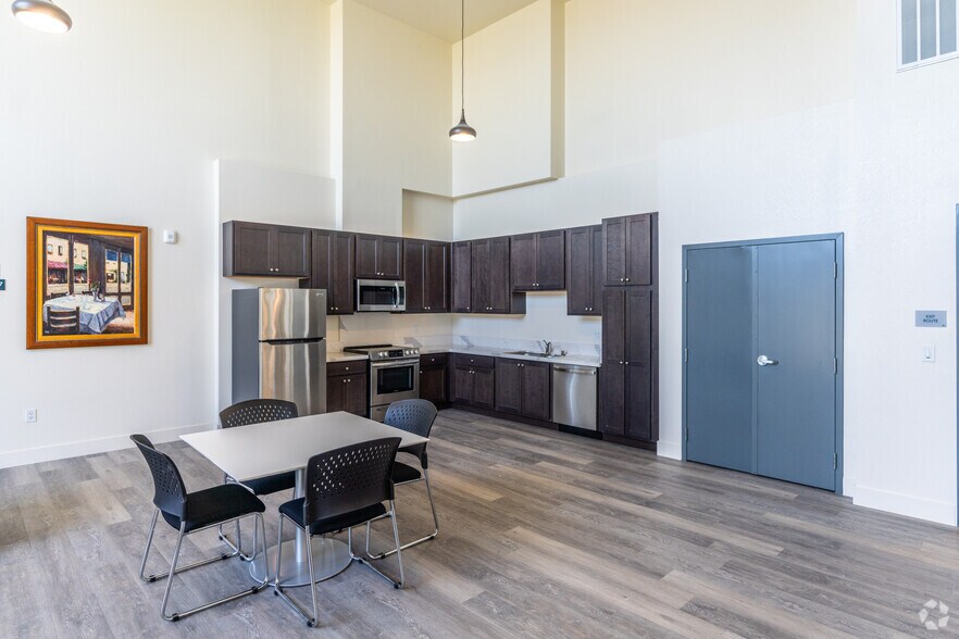 More Photos Of 1978 W Carson St, Torrance Apartments For Lease