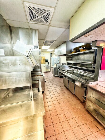 More Photos Of 3957-3985 Cottage Hill Rd, Mobile Unknown For Lease