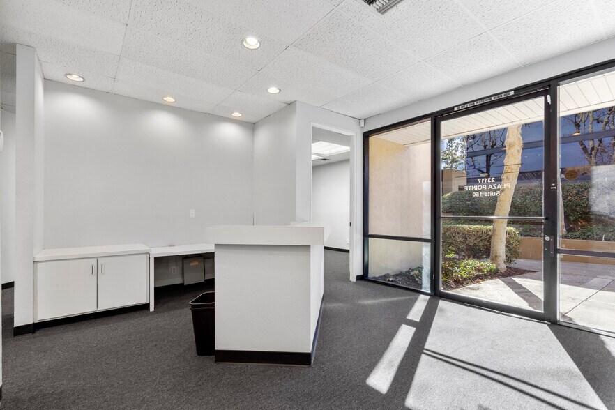 More Photos Of 23117 Plaza Pointe Dr, Laguna Hills Office For Lease