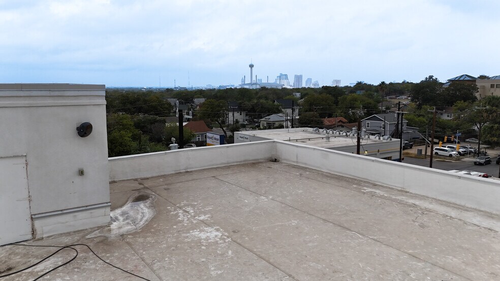 More Photos Of 1426 S New Braunfels Ave, San Antonio Freestanding For Sale