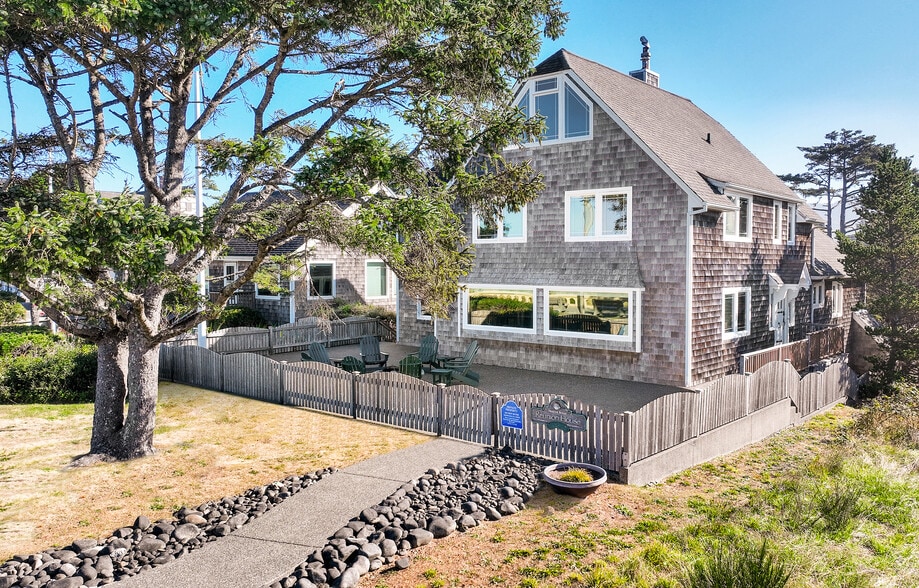 More Photos Of 1021 Promenade, Seaside Specialty For Sale