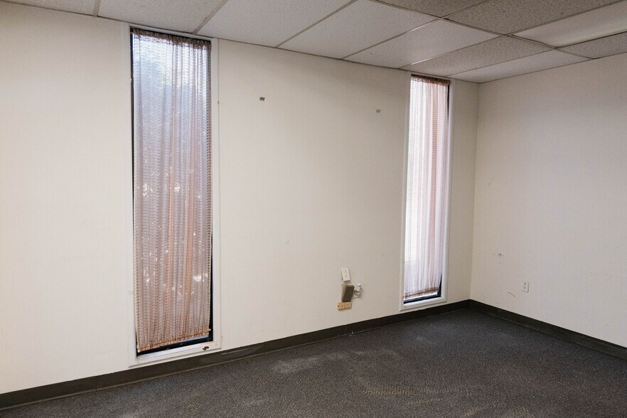 More Photos Of 190-192 Metro Dr, Spartanburg Flex For Lease