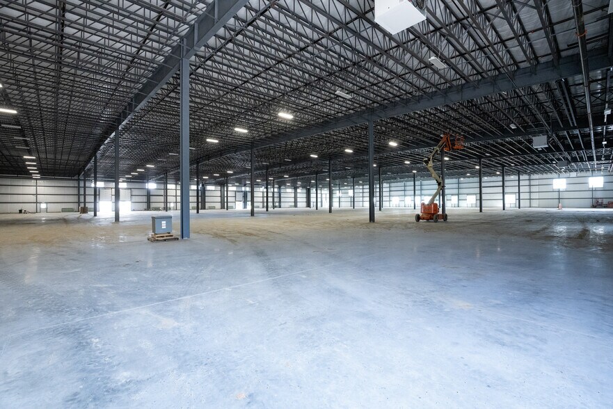 More Photos Of 22 Roberts Lane, Clifton Park Warehouse For Lease
