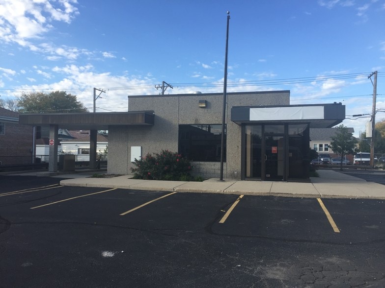 More Photos Of 6000 W Montrose Ave, Chicago Bank For Sale