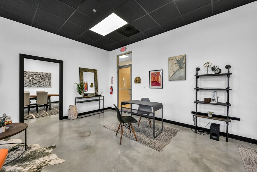 More Photos Of 525 Woodland Square Blvd, Conroe Coworking Space