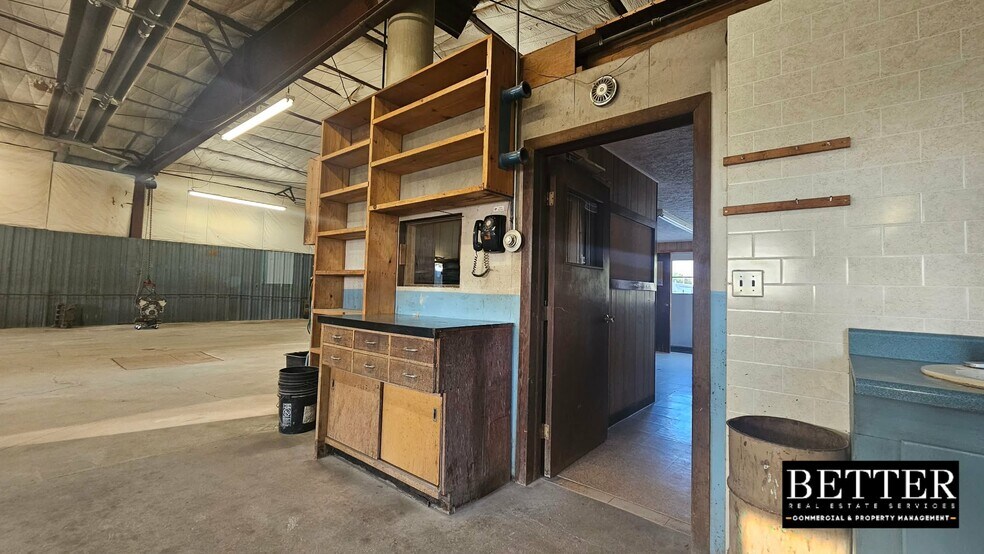 More Photos Of 408 Strickler St, Waco Flex For Sale