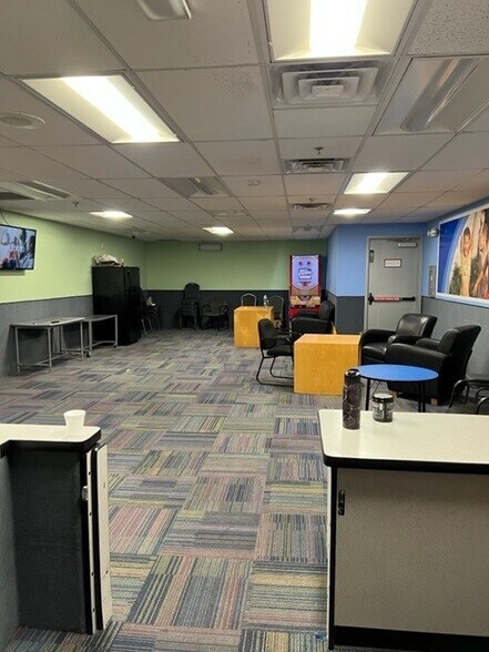 More Photos Of 1601 Pacific Coast Hwy, Hermosa Beach General Retail For Sale