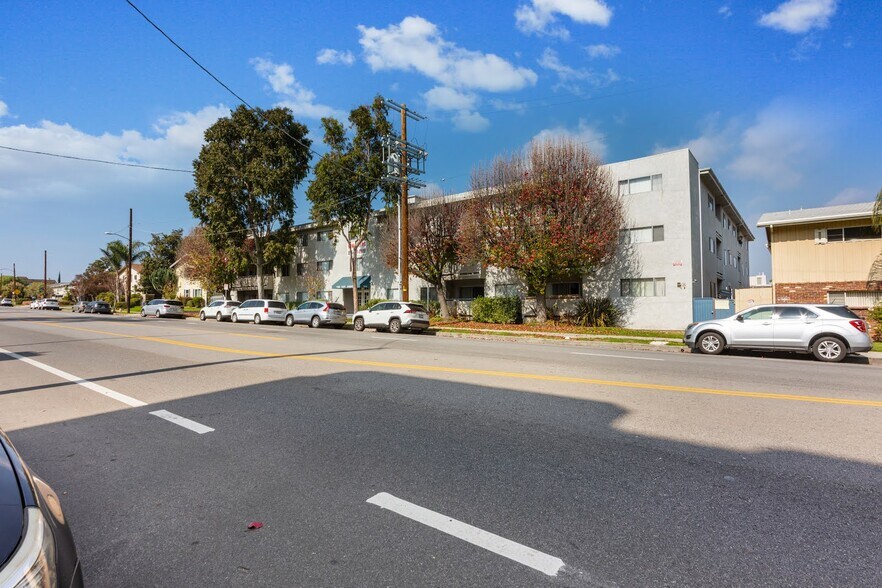 More Photos Of 13951 Moorpark St, Sherman Oaks Apartments For Sale