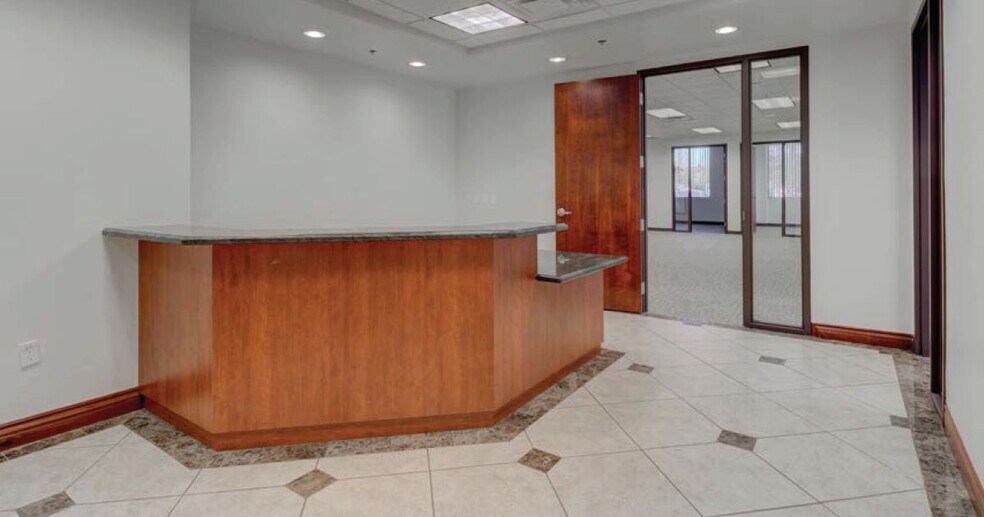 More Photos Of 5888 W Sunset Rd, Las Vegas Office For Sale