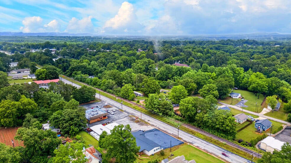 More Photos Of 332 S Howard Ave, Landrum Freestanding For Sale