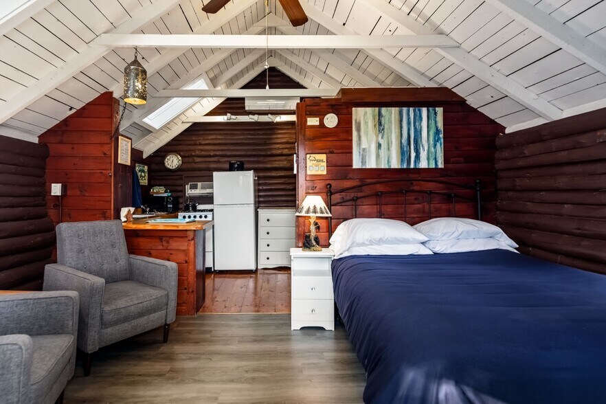 More Photos Of 2076 Atlantic Hwy, Lincolnville Hotel For Sale