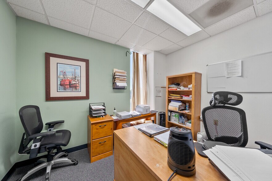 More Photos Of 715 NW Dimmick St, Grants Pass Office For Sale