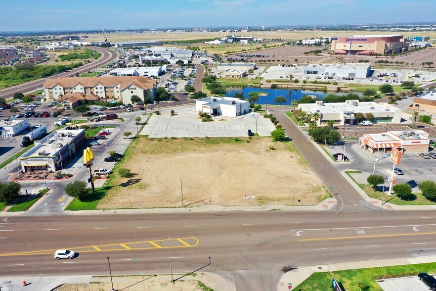 More Photos Of 2511 Jacaman, Laredo Storefront For Lease